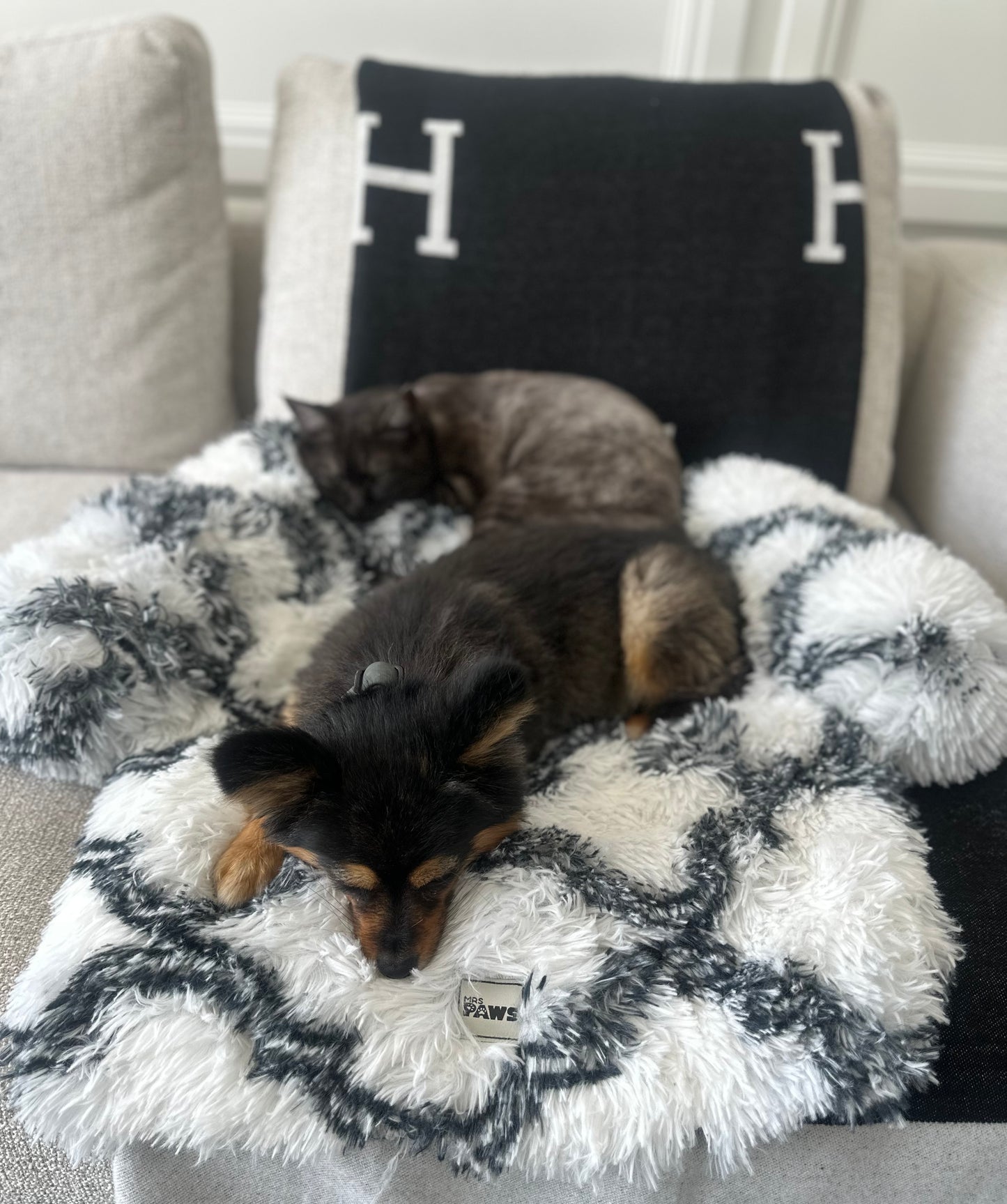 Plush Pet Bed - Light Grey